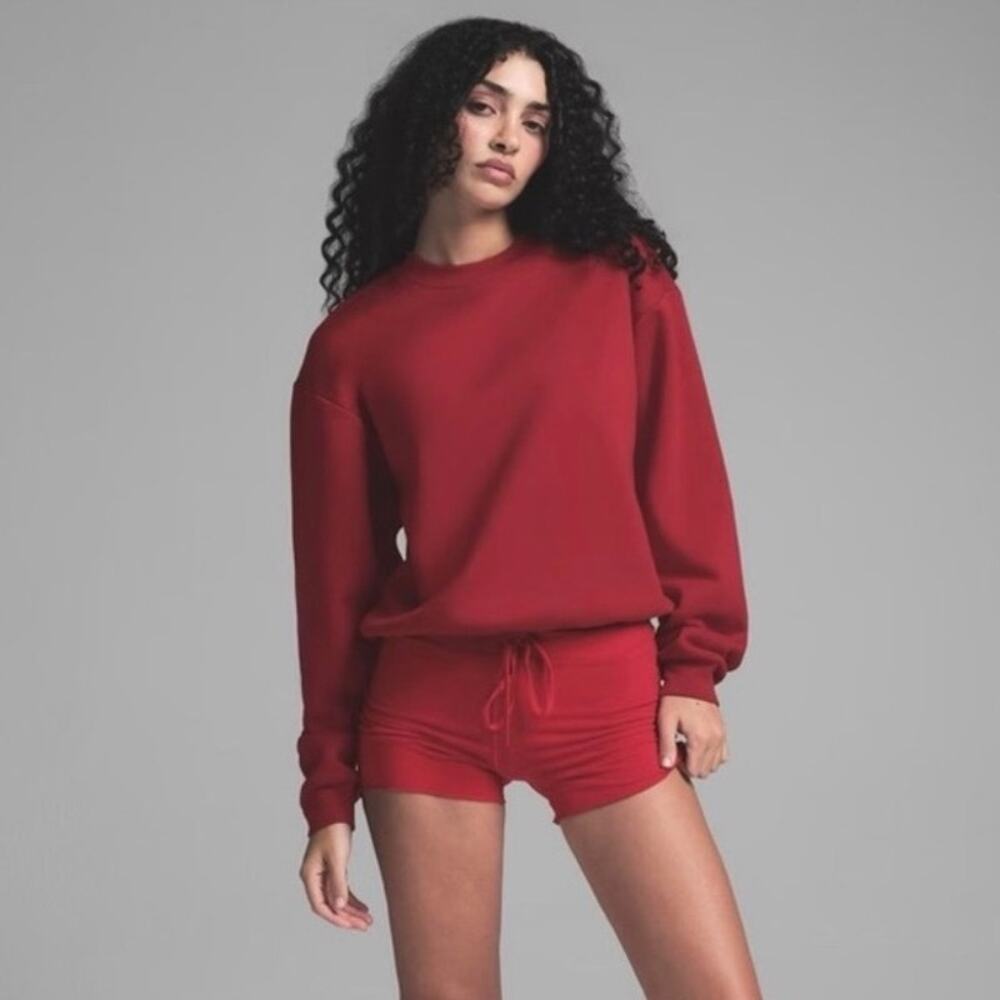 SKIMS CLASSIC COTTON FLEECE CREWNECK IN BRICK RED SIZE MEDIUM